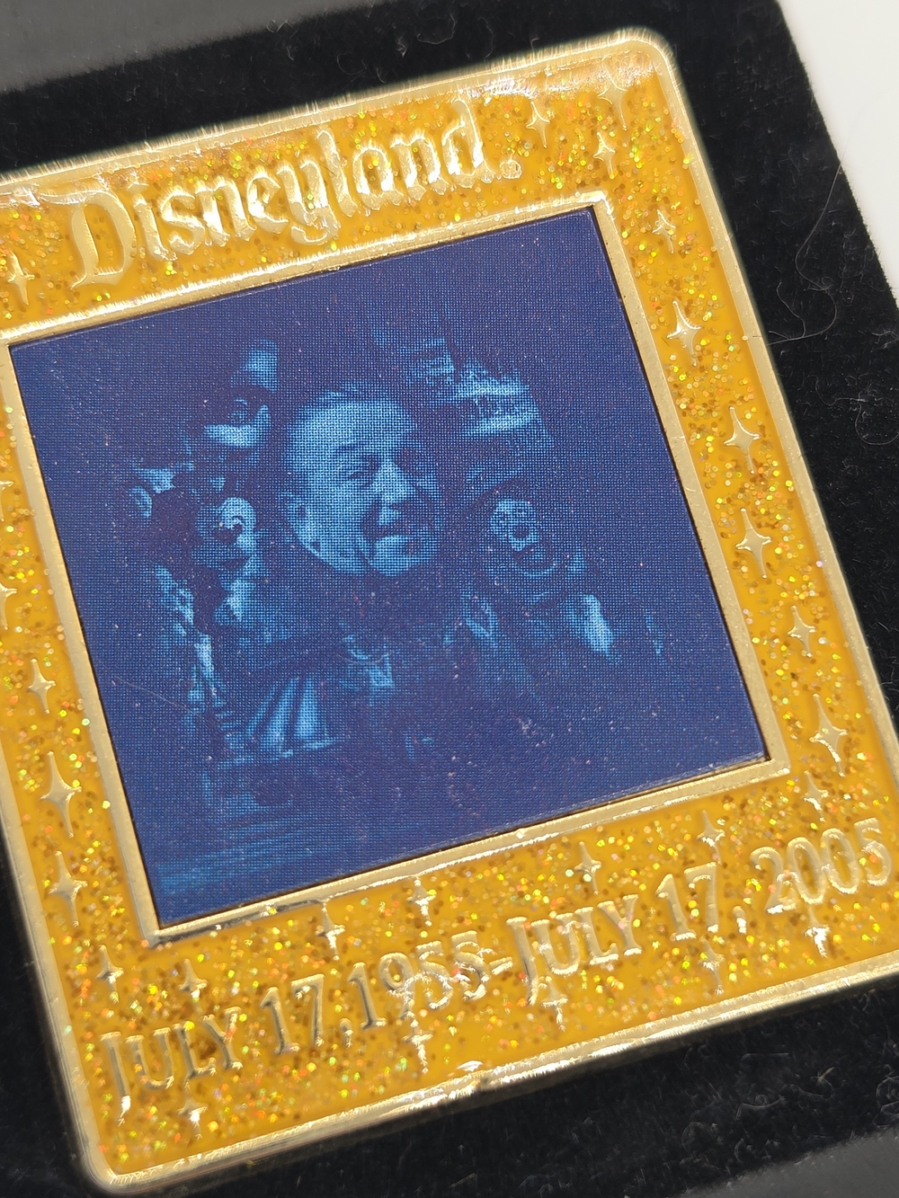 Special Edition Walt Disney Portrait Pin 2005 - New On Card